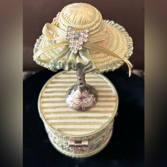 Rare Vintage Trinket Box - Picture 4 of 5